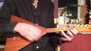 Как звучит старинная самодельная балалайка. Златые горы и Цыганочка.