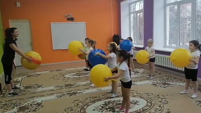 Фитбол гимнастика в МДОУ №15 "Земляничка" г. Дмитров смотреть онлайн