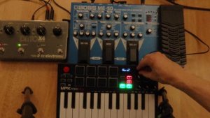 "Strange Times" (Loopcomposition) - Akai MPK mini play/Ditto X4/Boss ME-50/Violin