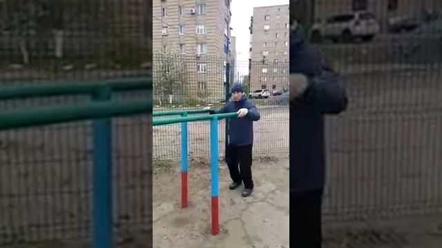 Упражнение 4 - Отжимания на брусьях смотреть онлайн