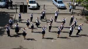 Классный флешмоб на последний звонок