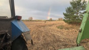 Сколько рулонов суданки с 12 га за один укос.МТЗ 82 с пресс подборщиком Джон Дир.Конец сенокоса