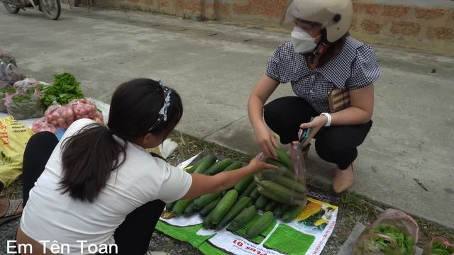 Single mother harvests fish and fruit she grows herself - goes to the highland market to sell смотреть онлайн