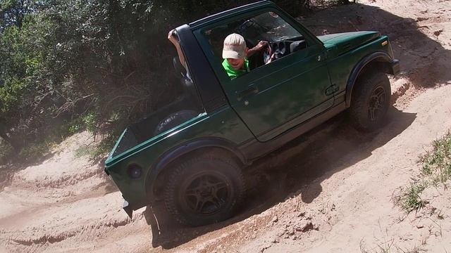 Suzuki Jimny SJ40 drivers be like... смотреть онлайн