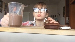 ASMR|АСМР С ВКУСНЯШКАМИ?/МОРОЖЕНОЕ КОКТЕЛЬ КИНДЕР МОЛОЧНЫЙ ЛОМТИК????