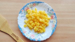 Салат с корейской морковью, курицей и ананасами