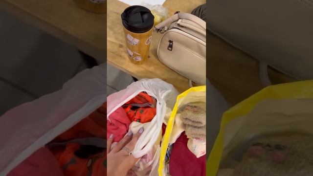 Мы в нашем магазине "Нижегородская пряжа". Встретились обсудить предстоящие совместники смотреть онлайн