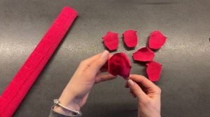 DIY РОЗЫ ИЗ ГОФРИРОВАННОЙ БУМАГИ! Букет из Конфет! Crepe Paper Flowers ?