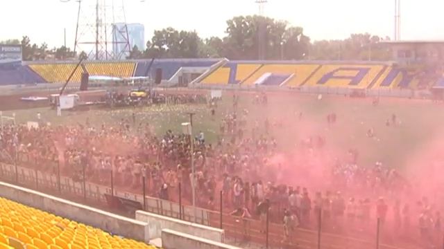 В Благовещенске на «Фестивале красок» рассыпали полтонны сухой краски смотреть онлайн