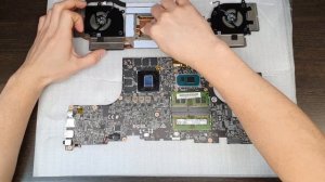 MSI Stealth 15M A11UEK-230XRU чистка, замена термопасты. cleaning, replacing thermal paste.