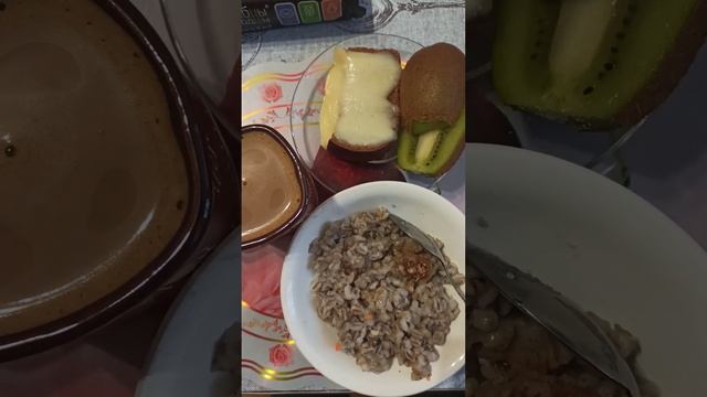 ВКУСНЫЙ И БЫСТРЫЙ ПП ЗАВТРАК || КИВИ,ПЕРЛОВКА С МАСЛОМ И СПЕЦИЯМИ,ХЛЕБ БУШЕ С СЫРОМ,КОФЕ С/М(Б/С) смотреть онлайн