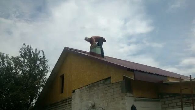 Монтаж софита и монтаж крыши. Поэтапное строительство. смотреть онлайн