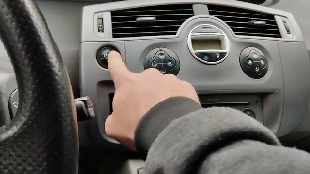 Рено Гранд Сценик 2 не открываются замки с родного ключа смотреть онлайн