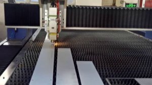 Лазерный раскрой листа стали на ЧПУ станке LRM-XT 1530 | cut.raymark.ru