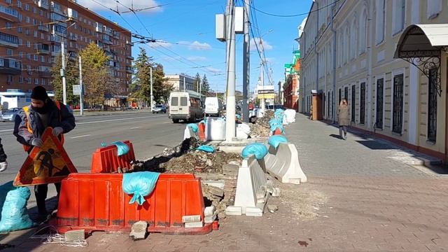 В городе Туле массово сажают деревья по центральным улицам. смотреть онлайн