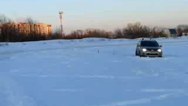 Toyota Tundra vs Mitsubishi Outlander.avi смотреть онлайн