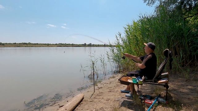 Рыбалка на ФИДЕР на реке КУБАНЬ. Попал на ЖОР плотвы. РЫБА с каждого заброса смотреть онлайн