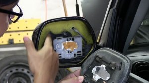 SIDE MIRROR GLASS REMOVAL OF A 1st GEN SCION XB