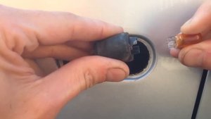 VW Golf MK4 - how to replace side wing indicator/repeater bulb