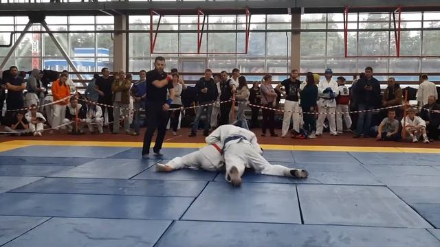 Каримов Аян.Первенство Челябинской области по рукопашному бою.75 кг 14-15лет смотреть онлайн