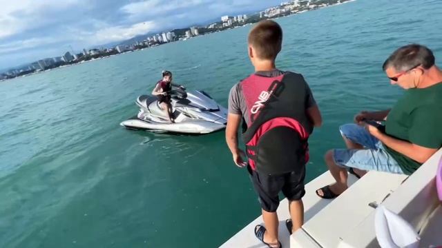 Строго и Гаечка на яхте / Гаечка в купальнике смотреть онлайн