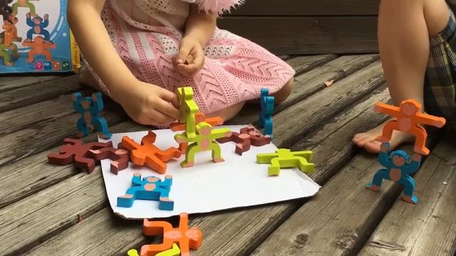 Развивающая игрушка Балансирующие обезьянки смотреть онлайн