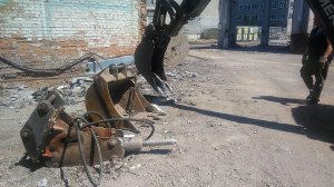Быстросъём. Гидромолот и вибрация на организм. Работа экскаватора-погрузчика.