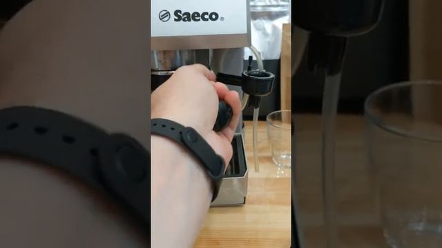 Рожковая кофемашина с жерновой кофемолкой и капучинатором SAECO MAGIC CAPPUCCINO COMBI