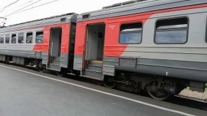 Электропоезд ЭД4М-0105/0119 прибывает и отправляется с о.п. Совхоз Бердский