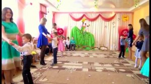 Танец с мамочкой в детском саду.mp4