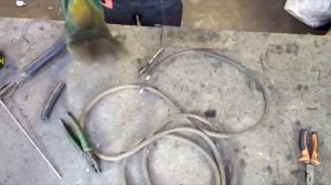 Простое и надежное соединение сварочного кабеля к держаку.Attach the cable to the holder