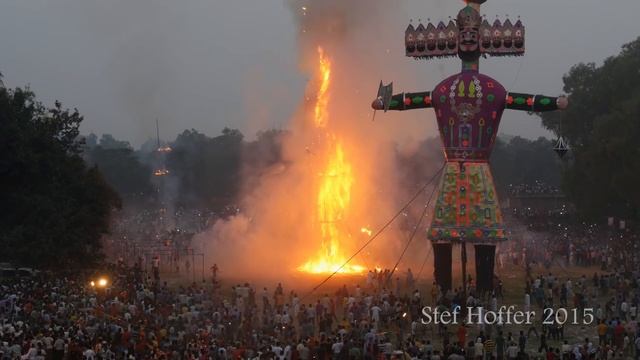 Dussehra Festival - Burning Ravana Effigies in Amritsar, Religion in India смотреть онлайн