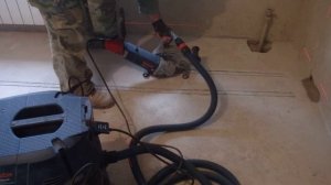 ШТРОБОРЕЗ БОШ GNF 65 A Professional в работе.