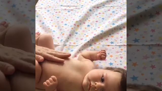 УЧИМ РЕБЁНКА ПЕРЕВОРАЧИВАТЬСЯ СО СПИНЫ НА ЖИВОТ И ОБРАТНО Детский массаж Краснодар