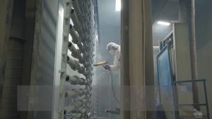 Рабочие на заводе опалубочных систем. Что делает подсобный рабочий - установка, галтовка и другое