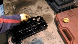 ЭМУЛЬСИЯ ПОД КЛАПАННОЙ КРЫШКОЙ / OPEL CORSA / 2008   1.2  Z12XEP / EMULSION UNDER THE VALVE COVER