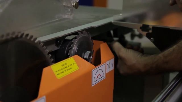 Как заменить пильный диск на форматно раскроечном станке FILATO FL 3200G | МАСТЕР НА ВСЕ РУКИ смотреть онлайн