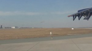 Взлёт DHC 6–400 Twin Otter авиакомпании Аврора из аэропорта Владивосток