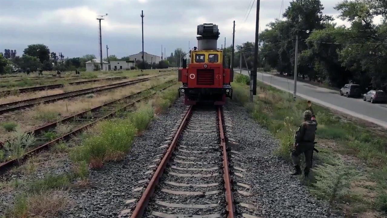 В Луганской республике российские железнодорожные войска помогают восстанавливать пути