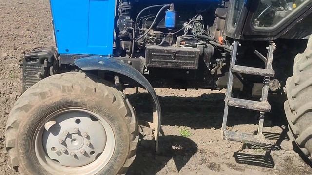 Работа трактора МТЗ-82 и самодельной почвофрезы. смотреть онлайн