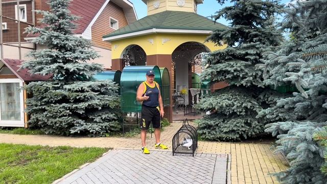 Пугнул четверых, вернулись трое… смотреть онлайн