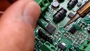 Перепайка контроллера stm32f103c8t6 на плату.
