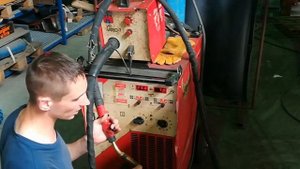 Сварка порошковой проволокой. Настройка апарата, выбор газов, и закладание проволоки.