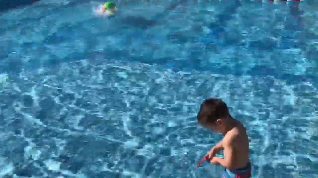 бассейн на крыше отеля смотреть онлайн