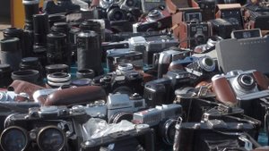 Барахолка в Италии. Неаполь. Две картины и статуэтка.