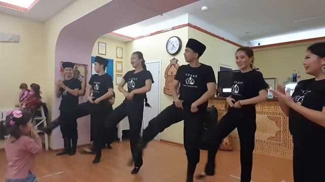 Молодежный танец @sedkl kalm dance под композиции  Намджила Болдырева - окна нодр...