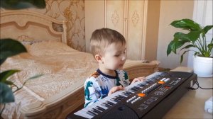 Будний день маленького блогера \мальчик играет на фортепиано