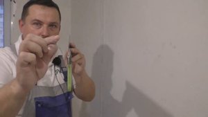 Научился шпаклевать штробы