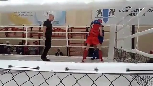 Школа тайского бокса. Руслан Гарифулин (красный)