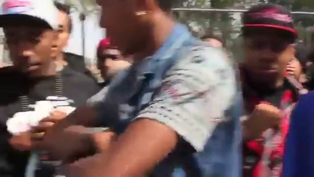 Epic rap battle Chris Rock VS. Supahot Fire! смотреть онлайн